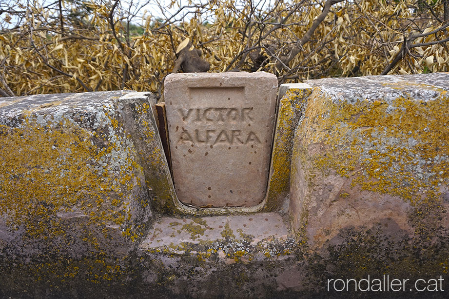 Comporta d'un canal a la sèquia d'Alfara del Patriarca.