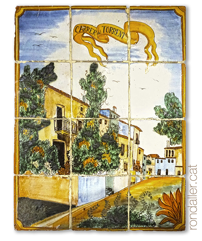 Mural ceràmic amb una panoràmica del carrer Dolors Monserdà.