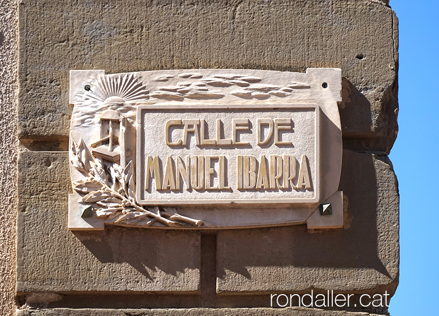 Placa de carrer amb el nom de l'impressor Manuel Ibarra.