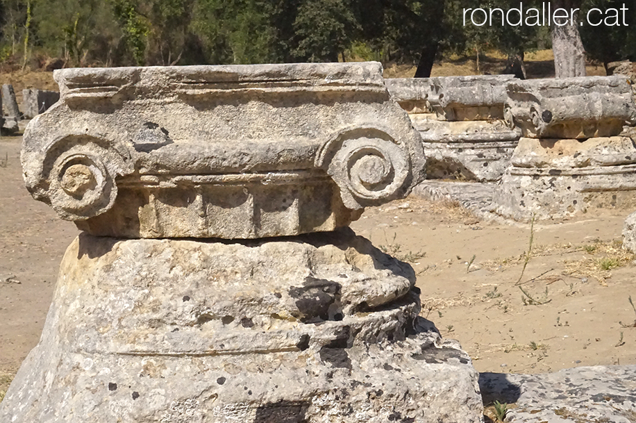 9 indrets del Peloponès. Restes al jaciment arqueològic d'Olímpia.