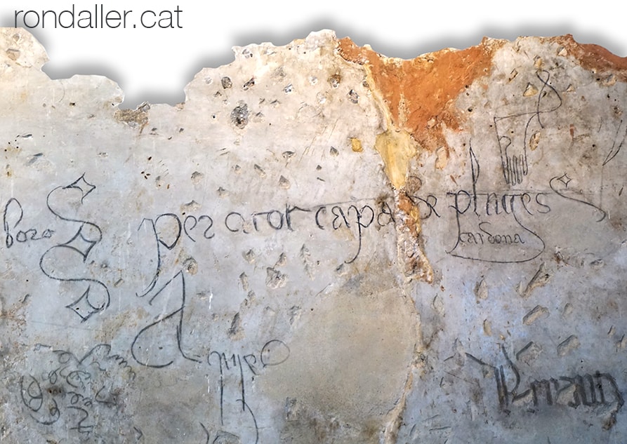 Grafits amb inscripcions a les parets del castell de Riba-roja de Túria.