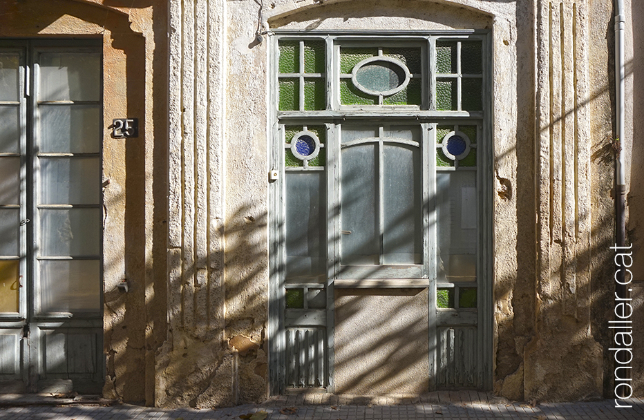 Caldes de Malavella, La Selva, porta, entrada, modernisme, vidriera, antic