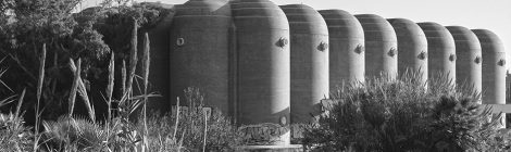 Panoràmica del bloc dels anys setanta de Juan Antonio Hogos i Luis Gay.