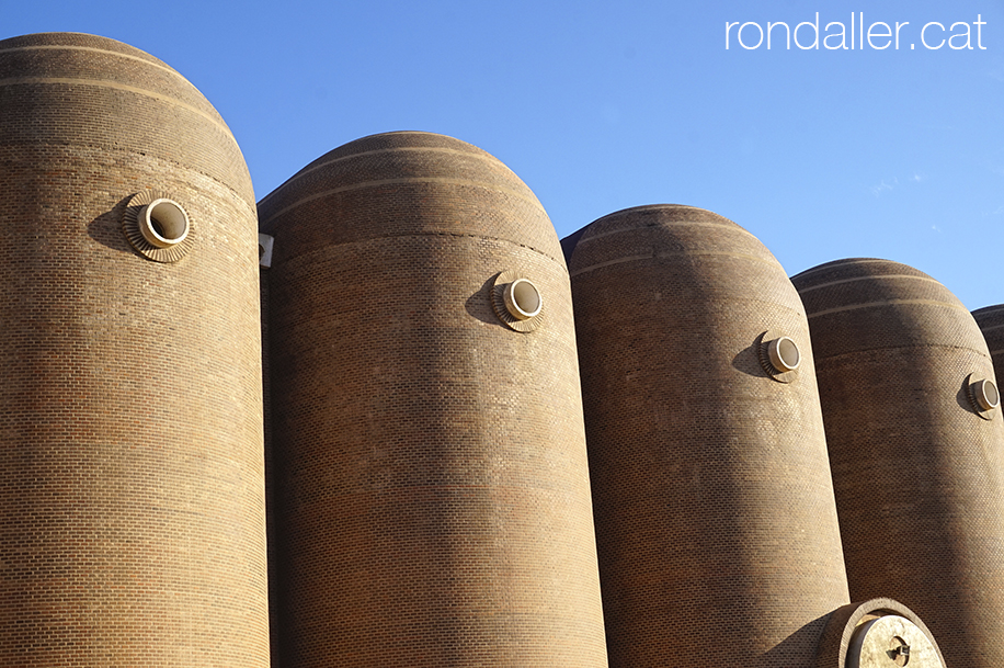 Edifici de Bodegas Vinival a Alboraia.