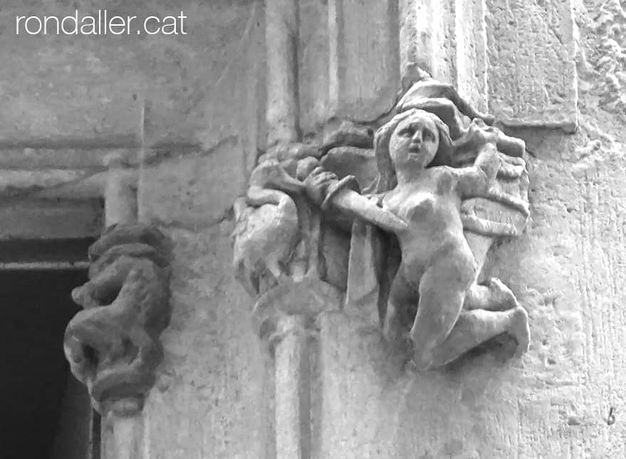 Mènsula amb temàtica eròtica al Palau del Lloctinent de Barcelona.