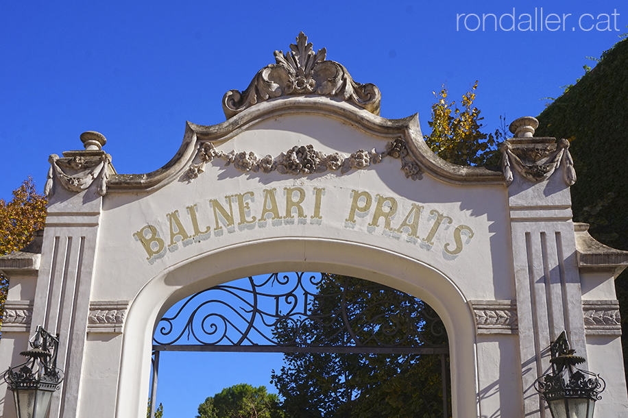 Entrada del balneari Prats de Caldes de Malavella.