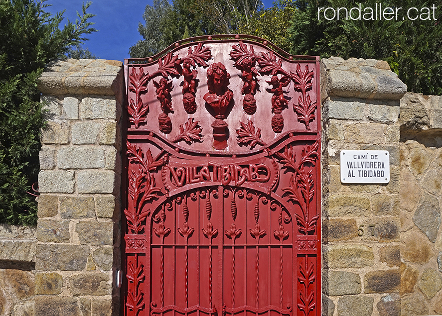 Porta modernista de la Villa Tibidabo, del 1912.