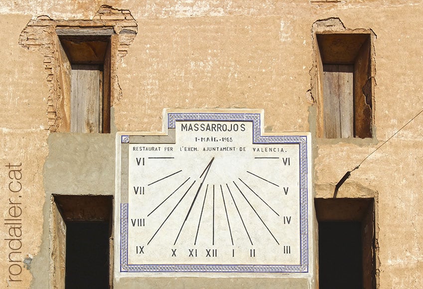 Itinerari per Massarrojos. Rellotge de sol de l'Alqueria del Rellotge.