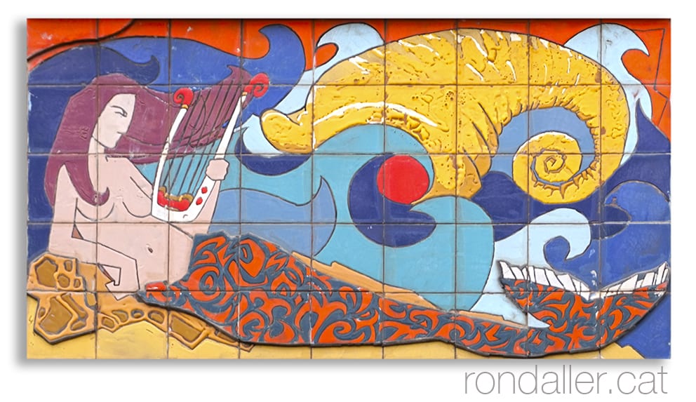 Platja de la Malva-rosa de València. Mosaic d'una sirena.
