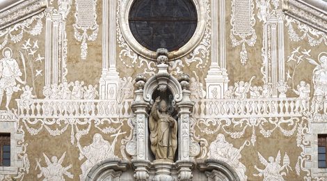 Sant Martí de Sant Celoni. Esgrafiats de la façana de l'església.