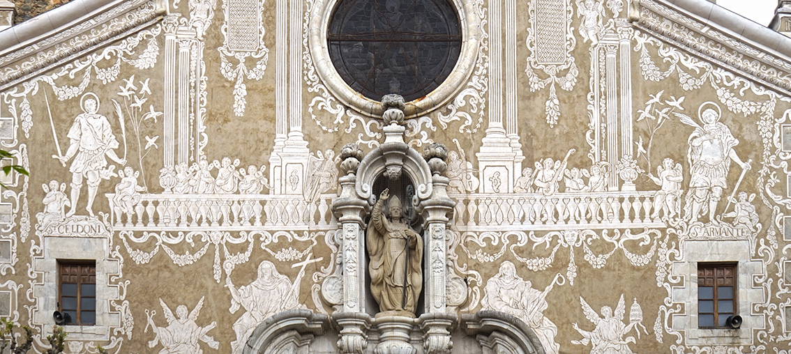 Sant Martí de Sant Celoni. Esgrafiats de la façana de l'església.