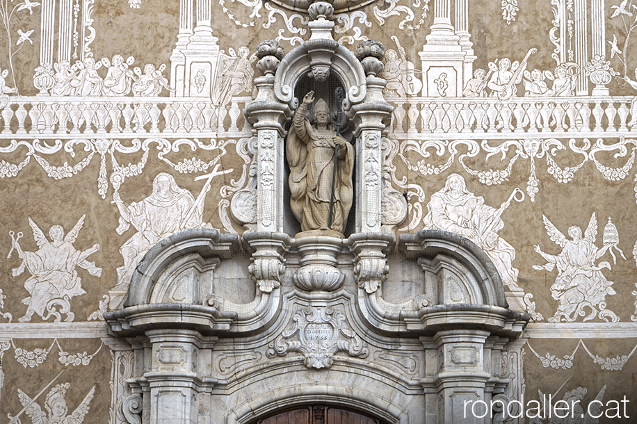 Esgrafiats de l'església de Sant Martí de Sant Celoni.