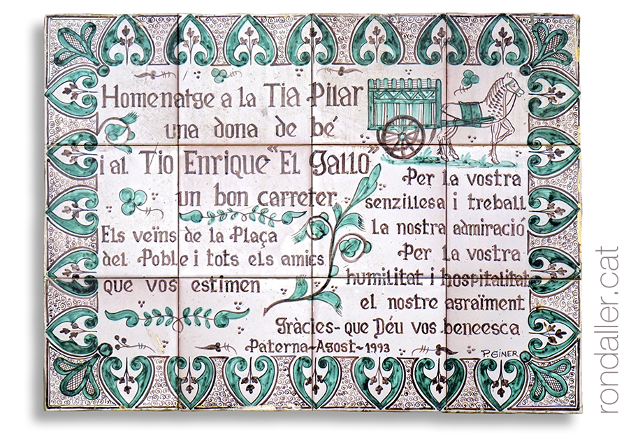 Plafó ceràmic en homentage a la Tia Pilar i al carreter Tio Enrique.