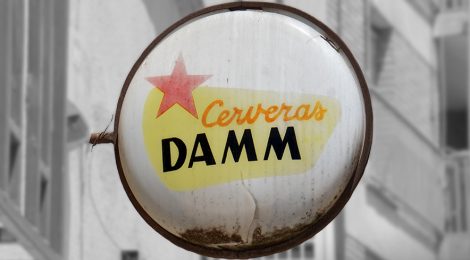 Cartells i marques antigues de Catalunya. Rètol lluminós de Cervezas Damm a Mollerussa.