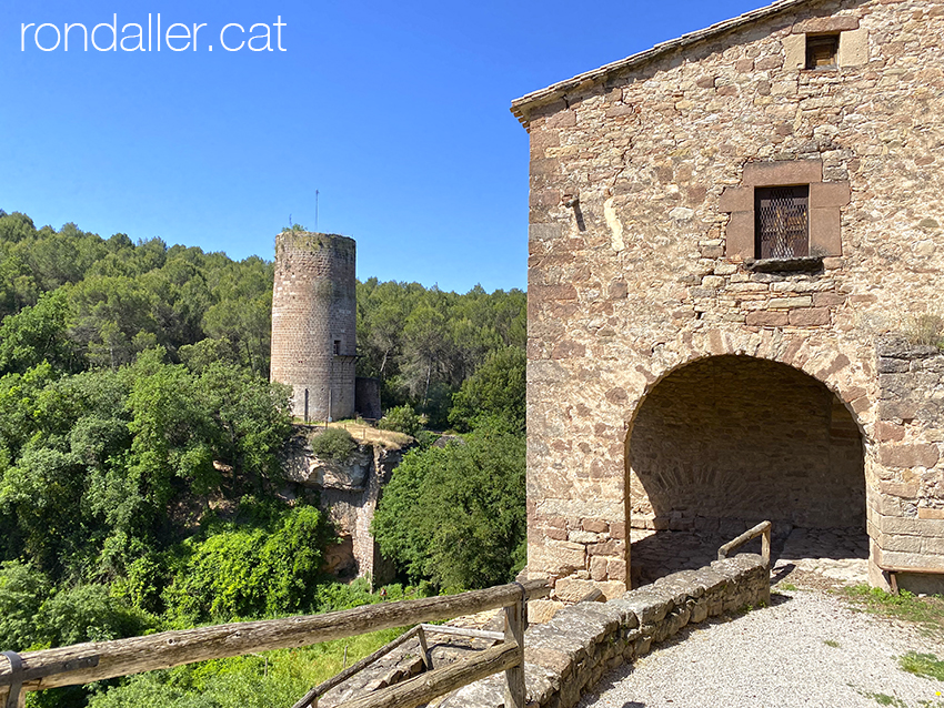 Les Torres de Fals al terme de Fonollosa.