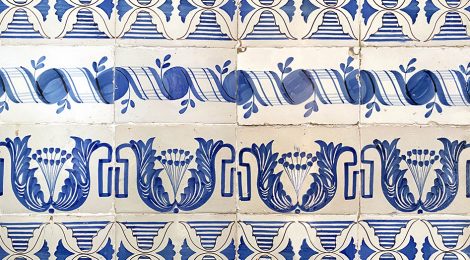 Rajoles de mostra del segle XIX de tons blaus.