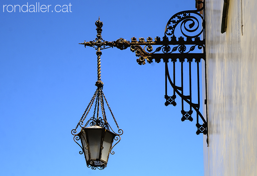 casa Alegre de Sagrera de Terrassa. Fanal de ferro fornat.