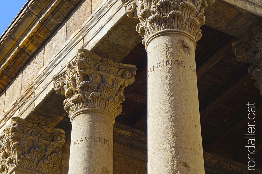 Columnes restaurades del temple romà de Vic.