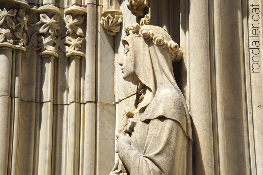 Escultura de santa Rosa al sepulcre de Llorenç Roig i Rosa Carrau.
