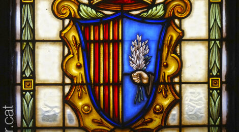 Heràldica de Mataró en un vitrall de l'Ajuntament.