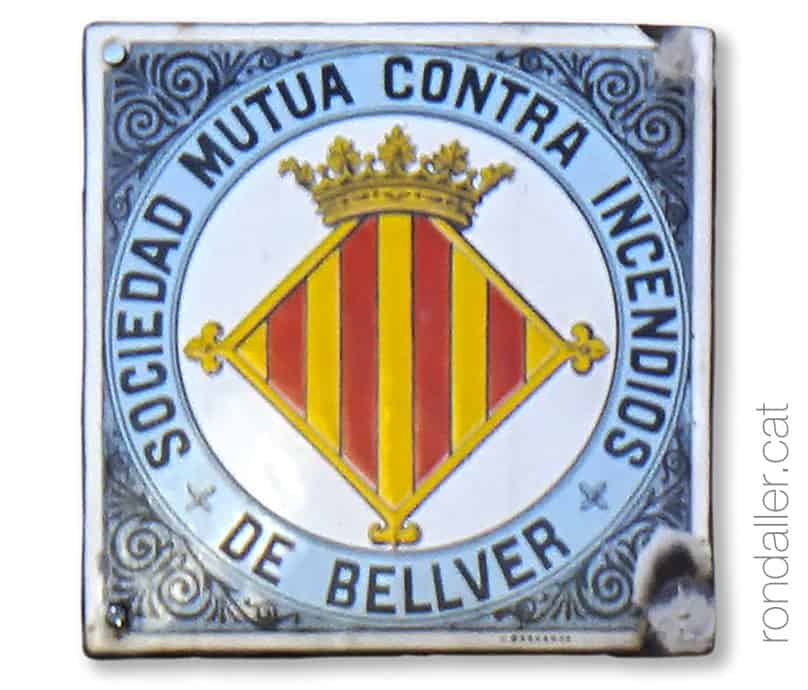 Placa de la Sociedad Mutua contra incendios de Bellver de Cerdanya.