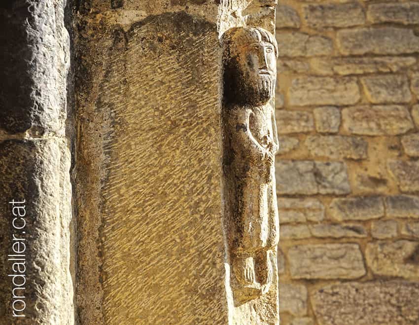 Santa Maria d'All. Representació escultòrica a la portalada.