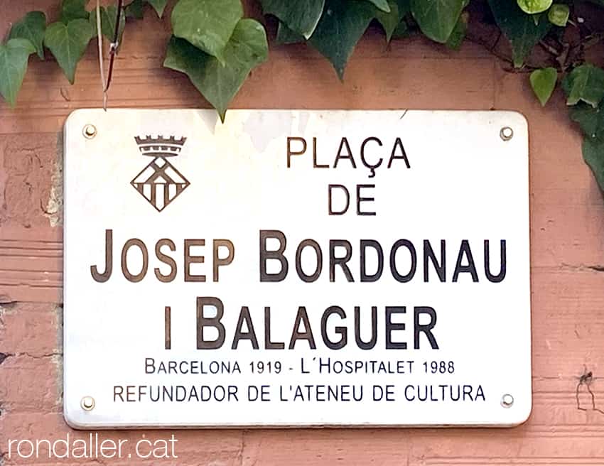 Placa de marbre de la plaça de Josep Bordonau i Balaguer.
