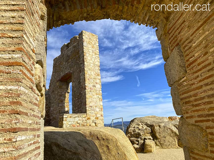 Castell de Burriac o de Sant Vicenç.