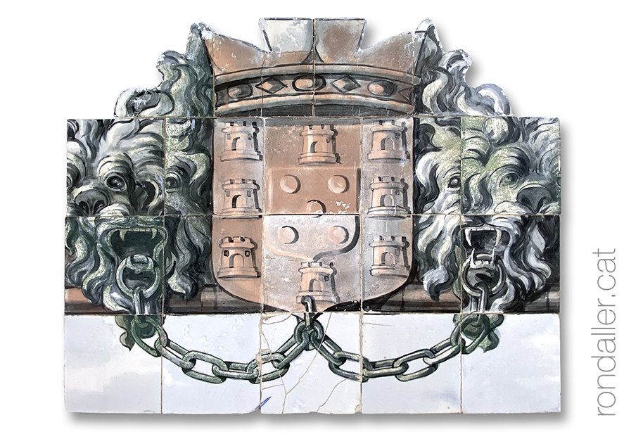 Detall de l'antic escut de Portugal fet amb ceràmica.