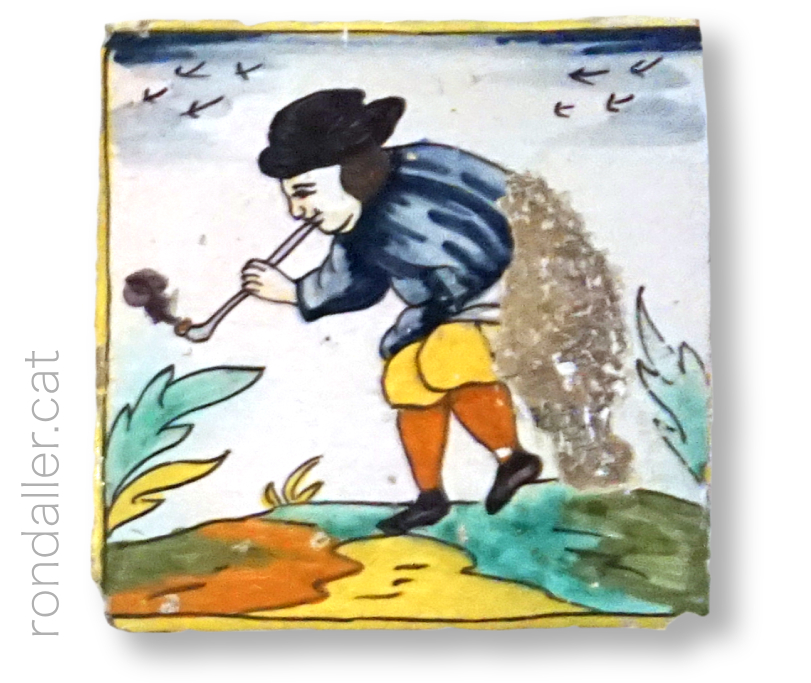 Rajola del Museu de Mataró amb la imatge d'un caganer fumant en pipa.