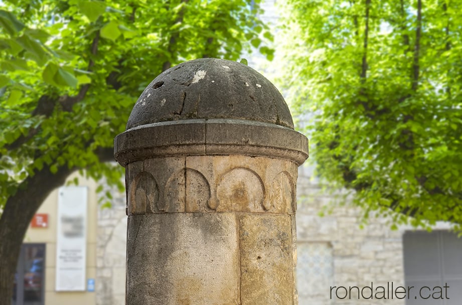 Passejada per Banyoles. Detall de la plaça de la Font.