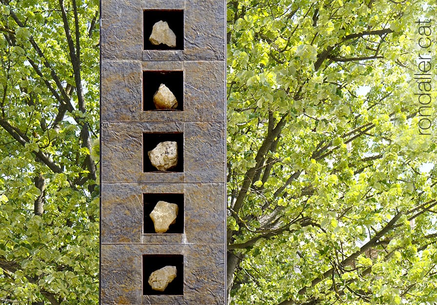 Monument al cinquantè aniversari del Centre Excursionista de Banyoles.