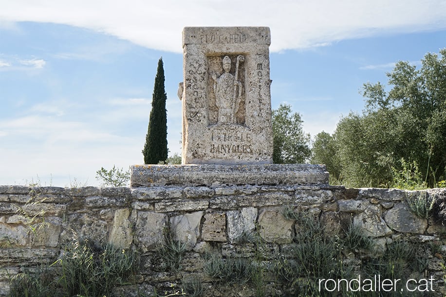 Passejada per Banyoles. Monument al puig de Sant Martirià.