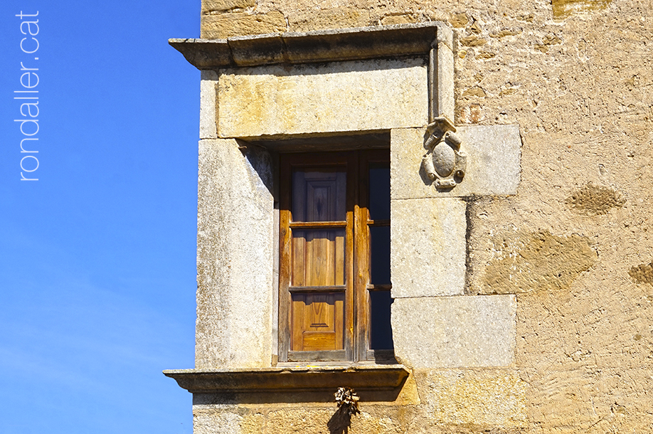 Nucli de Vilafreser. Finestra renaixentista de Can Pagès.