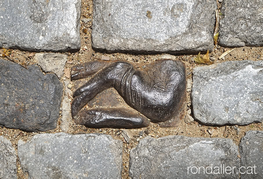 Plaça dels Porcs de Granollers. Detall de l'obra d'Efraïm Rodríguez.