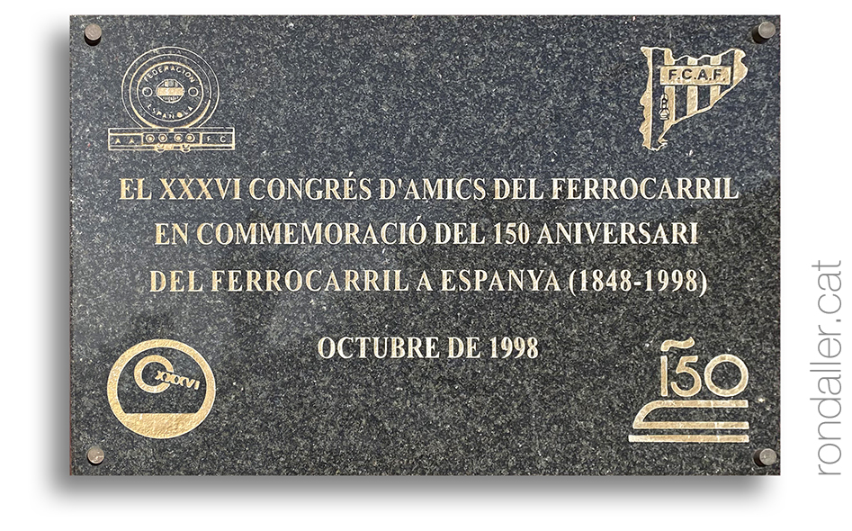 Placa commemorativa del 150è aniversari del ferrocarril a Espanya.
