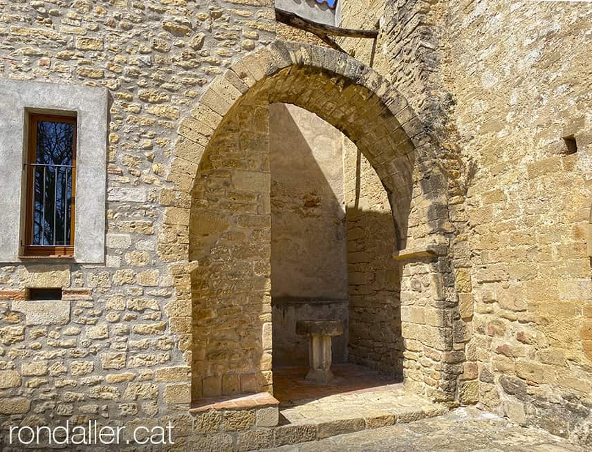 Nucli de Vilafreser. L'església de Sant Sadurní.