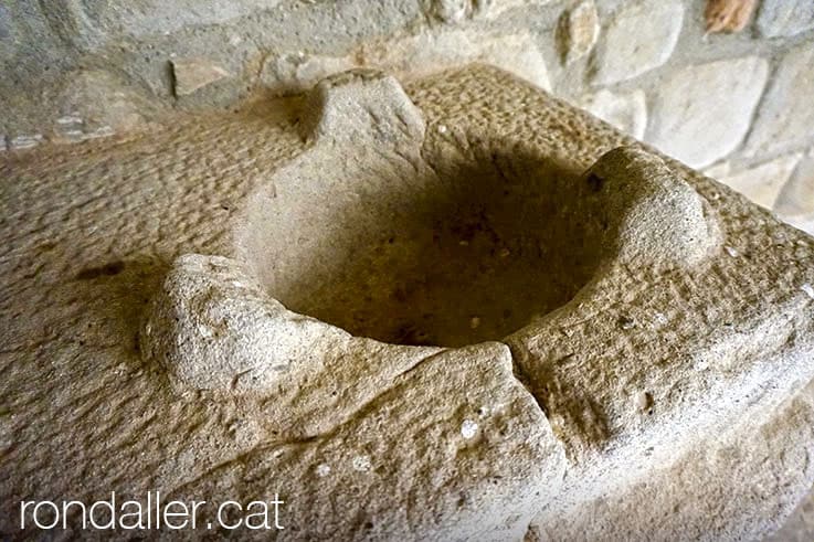 Antic fogó de la cuina del monestir de Santa Maria de Lluçà.