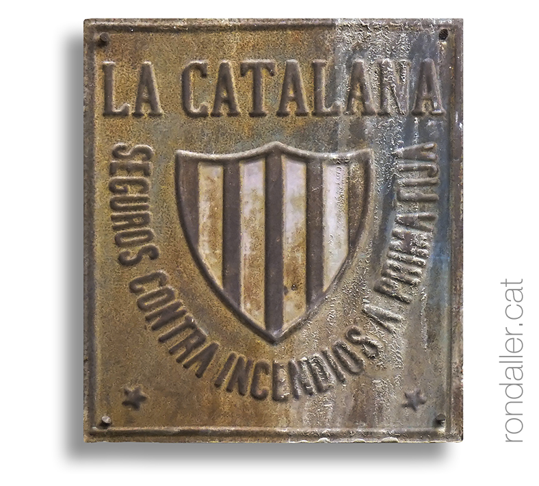 Placa d'assegurances La Catalana a Solsona.