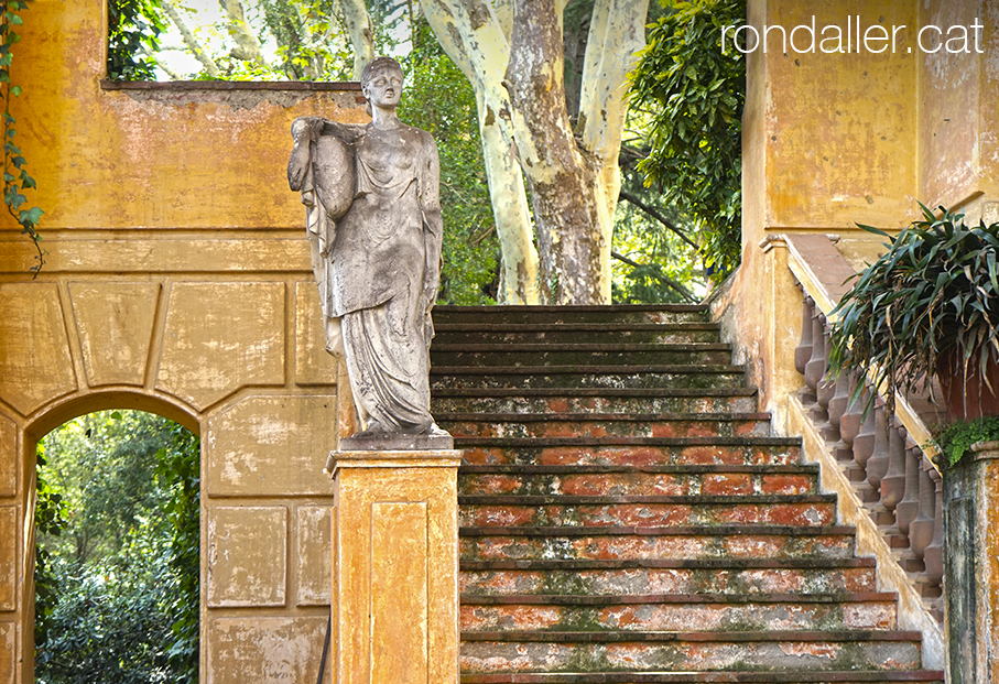El Viver d'Argentona. Escalinata als jardins.