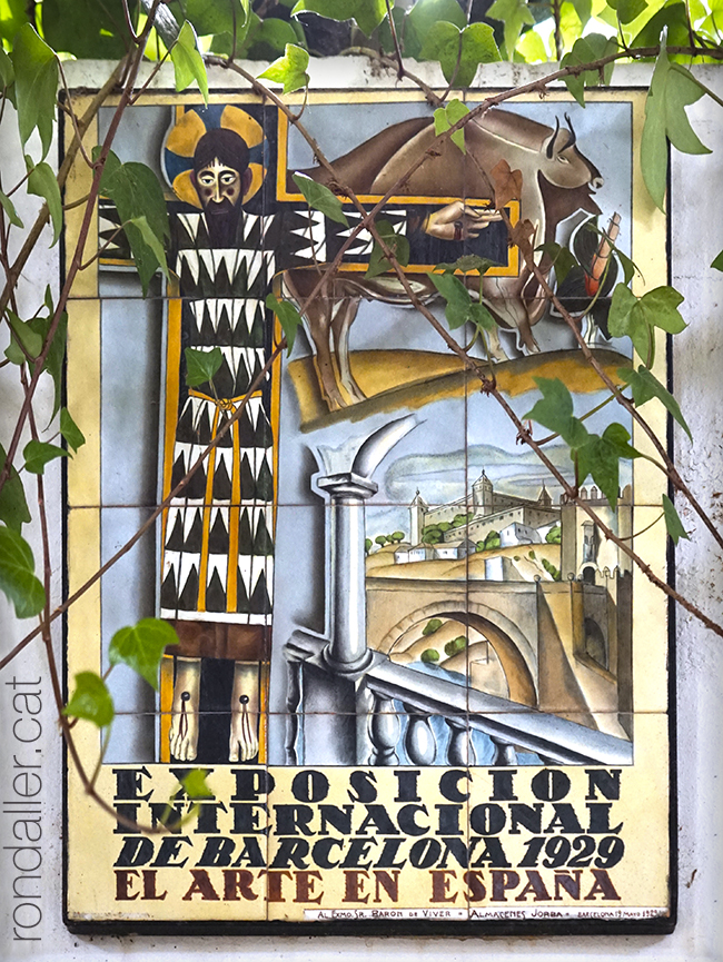 Reproducció en ceràmica d'un cartell de l'Exposició Internacional de 1929.