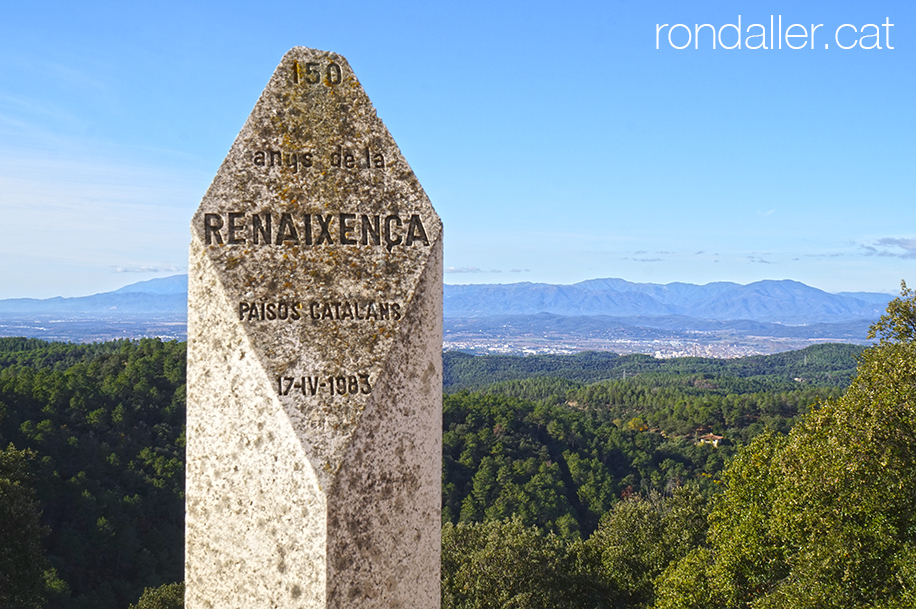 Monument a la Renaixença al santuari dels Àngels.