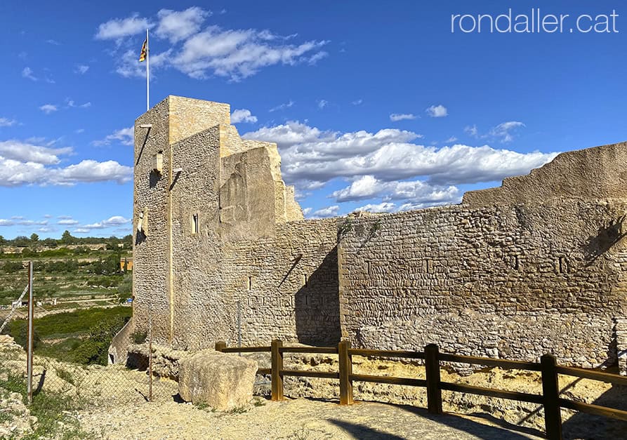 El castell de la vila del Catllar.