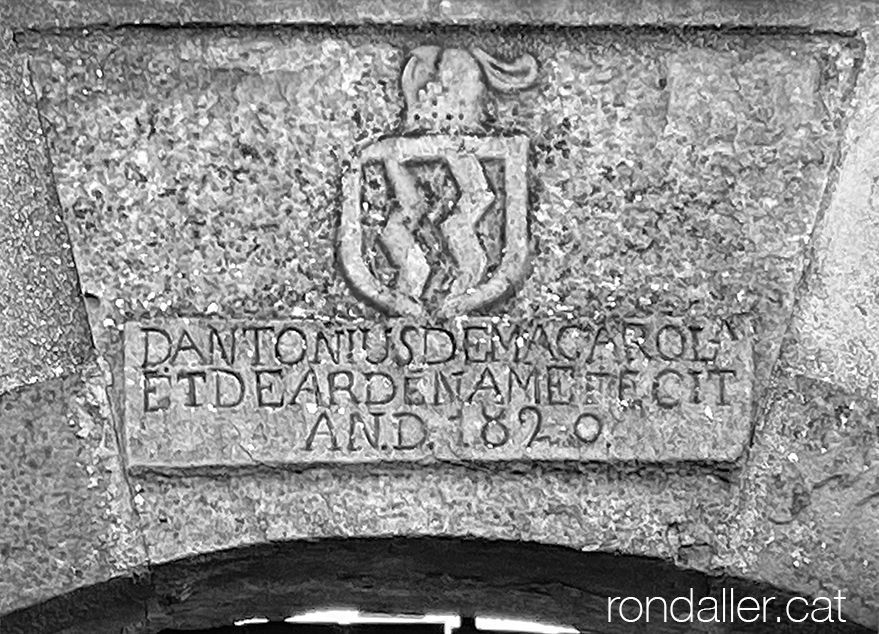 Inscripció al portal de Can Magarola.