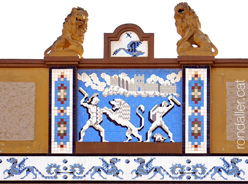 Mosaics Nolla de Meliana. Coronament amb dos lleons i una escena de gladiadors.