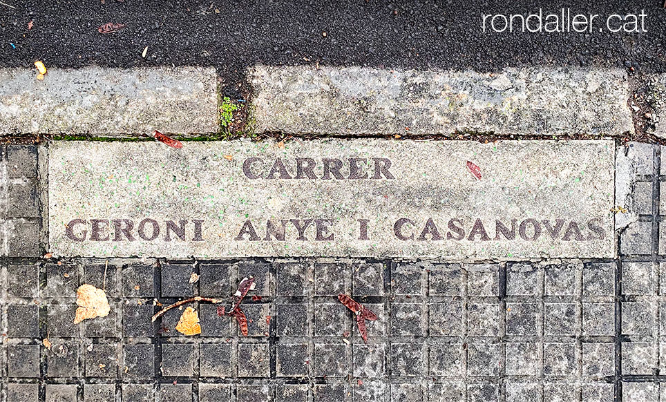 Placa del carrer de Geroni Anye i Casanovas a Vilassar de Mar.