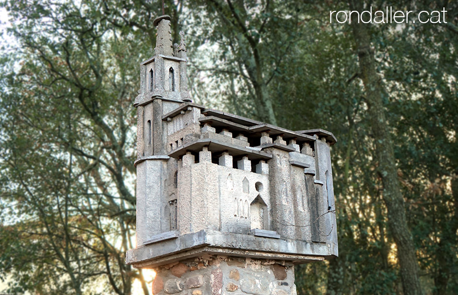 La basílica de Sant Fèlix de Girona a l'entrada de Can Pardàs.