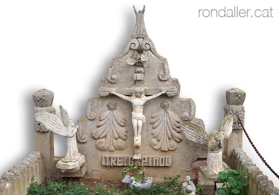 Cementiri de Benissanet. Panteó Treig Piñol, una obra que es pot considerar art insòlit.