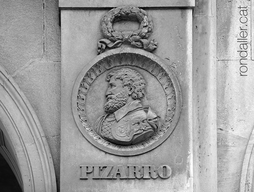 Medalló amb el relleu escultòric del bust de Francisco Pizarro.