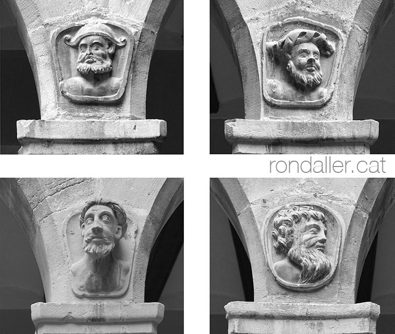 Reial Col·legi de Sant Jaume i sant Maties de Tortosa. Caps de moriscs esculpits al claustre.
